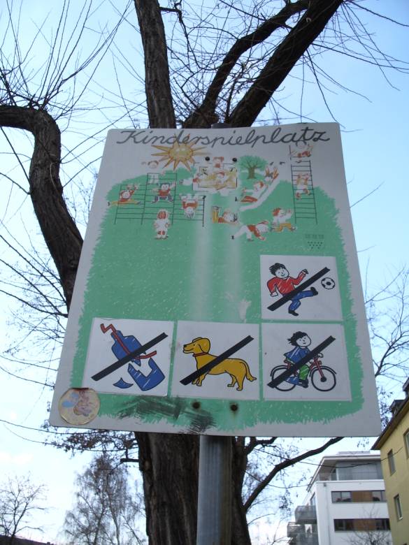 Regeln auf dem Kinderspielplatz