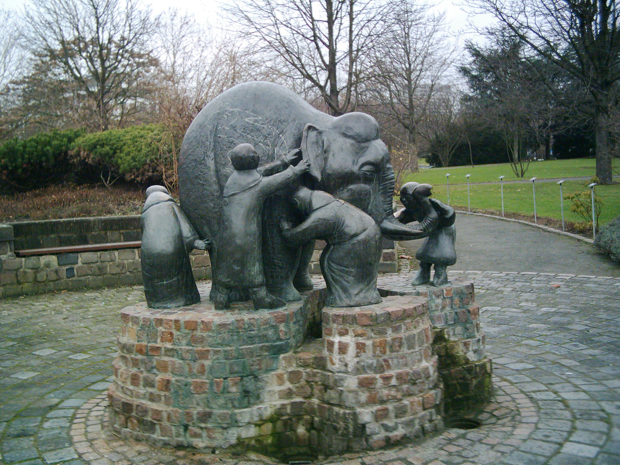 Blindenbrunnen - ein Gleichnis von der Wahrheit