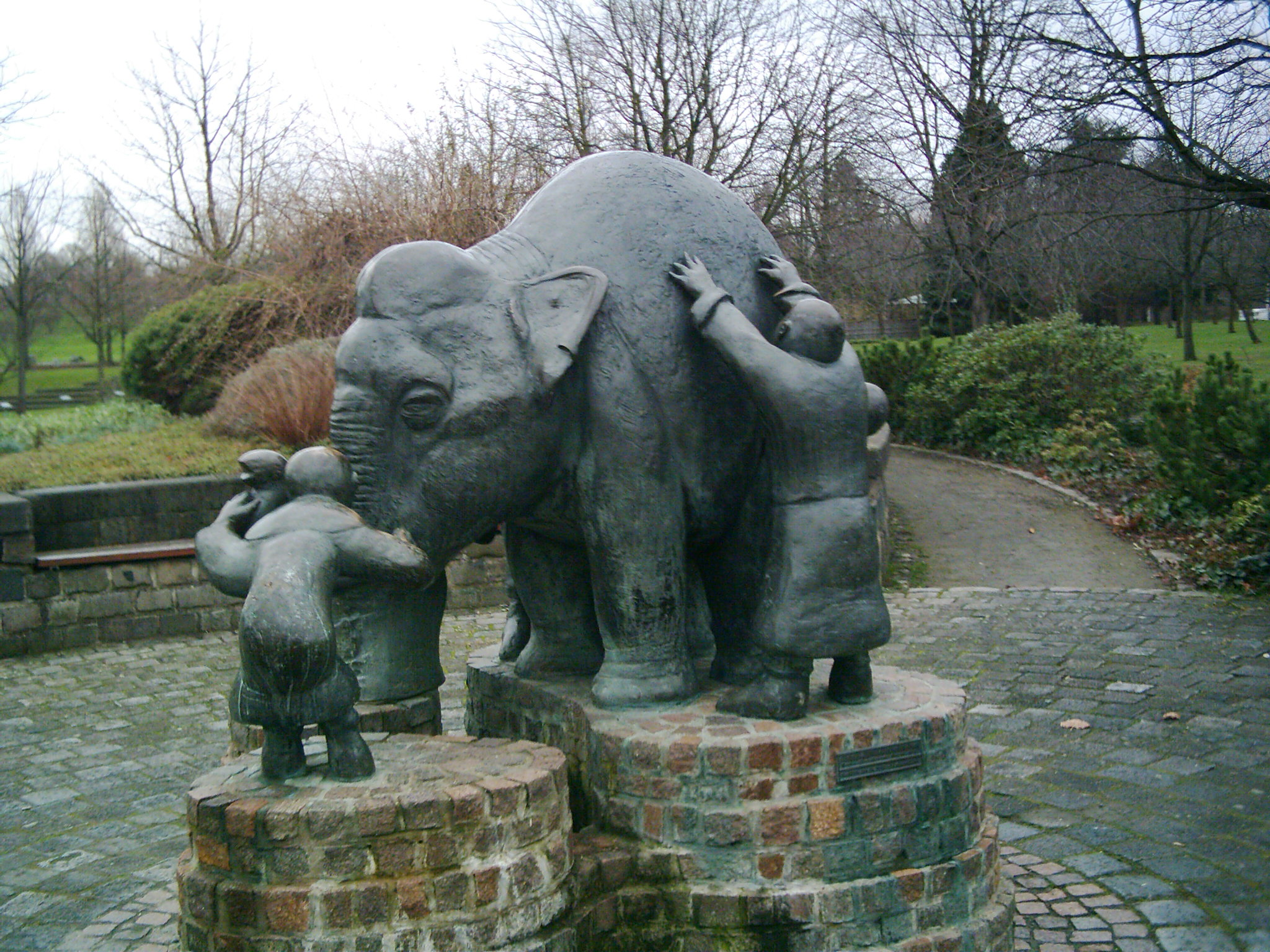 Blindenbrunnen - ein Gleichnis von der Wahrheit