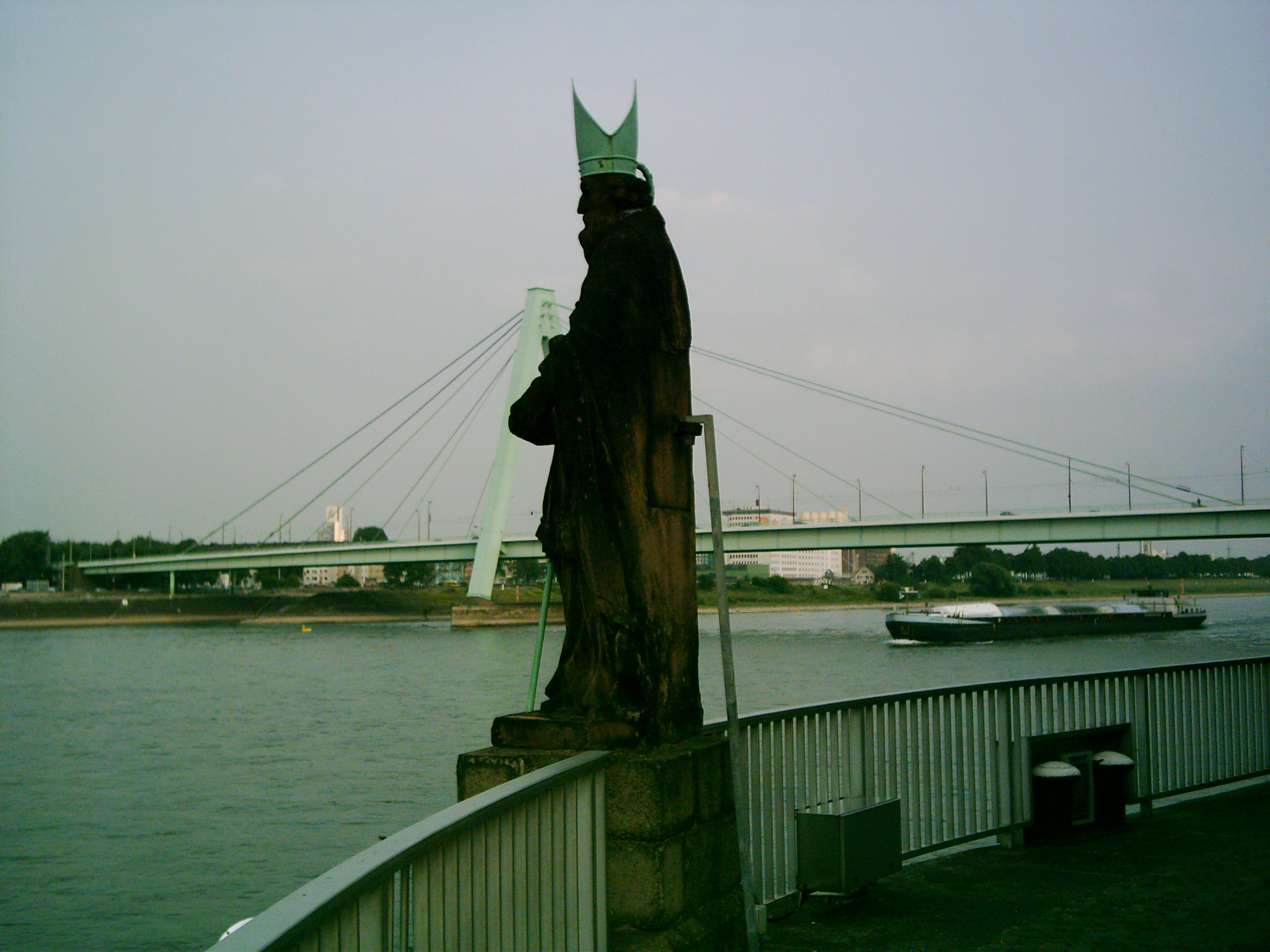 ein Schiff